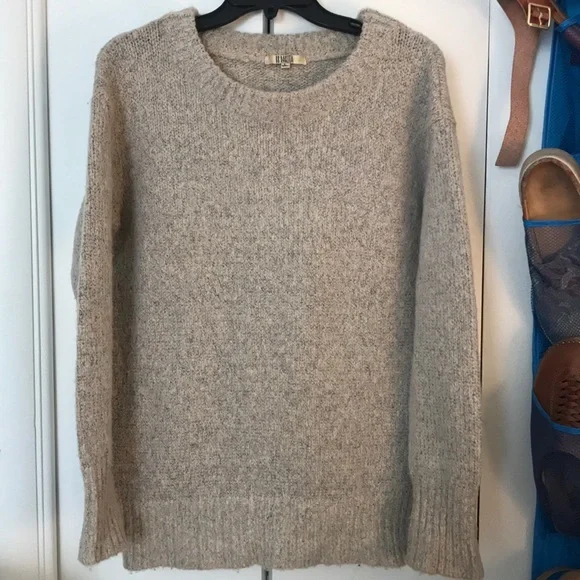 BB Dakota thick cozy sweater - Picture 2 of 2